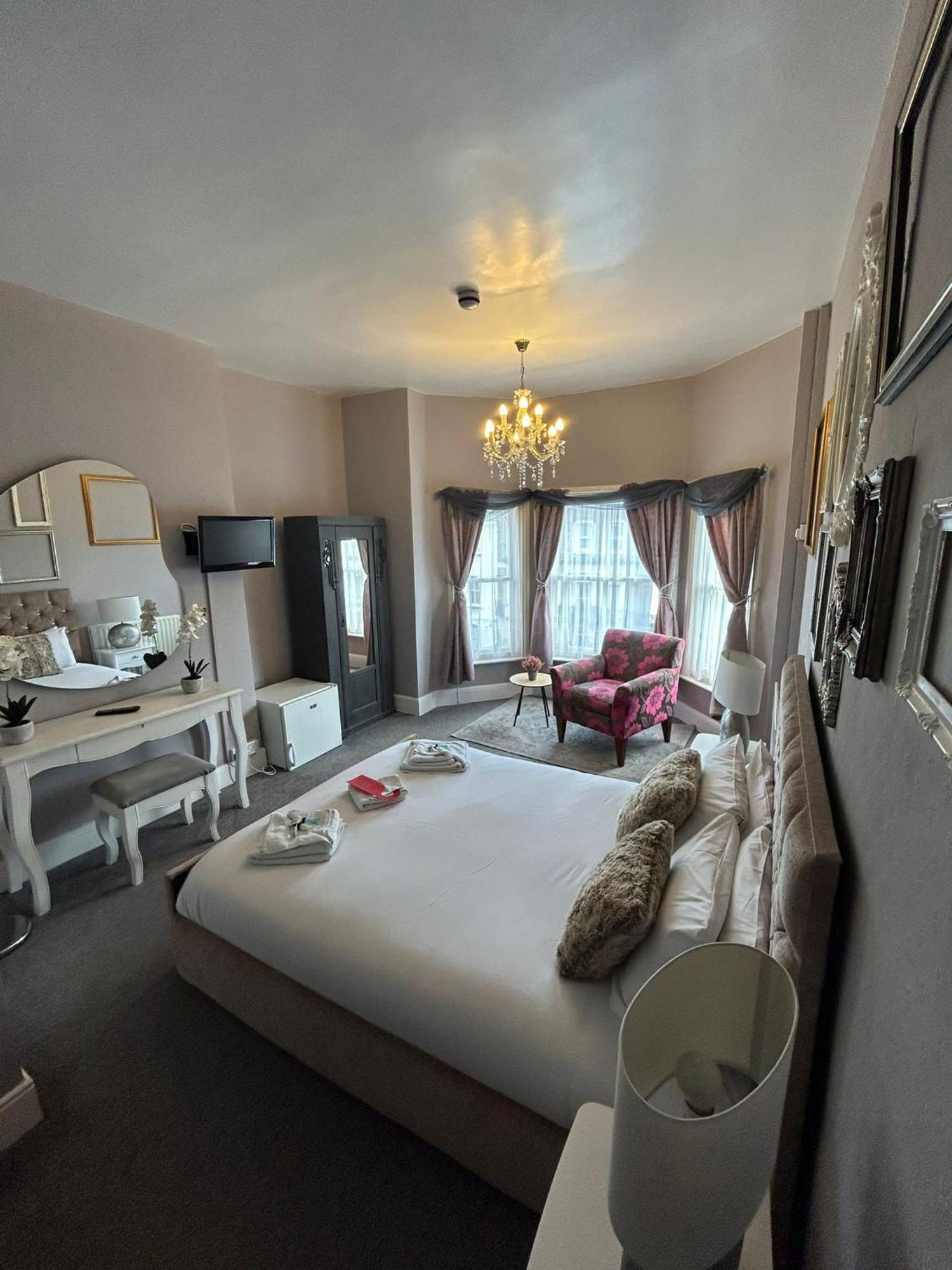 The Lyndhurst Guest House Грейт-Ярмут Екстер'єр фото